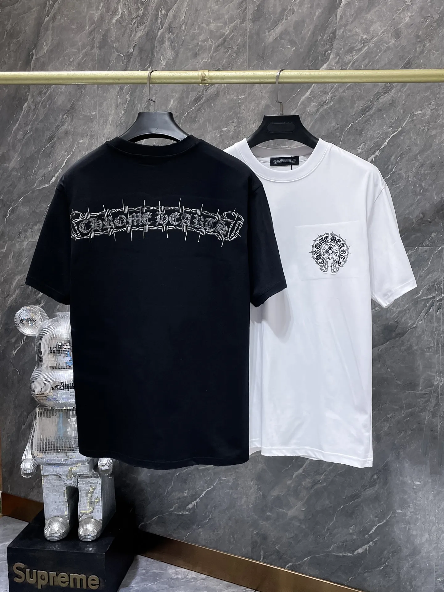 P166 New Chrome Hearts 25ss for summer. High gram weight, environmentally friendly and high-quality top-grade fabric. 280g. Heavy-duty horseshoe roller frayed embroidered short sleeves. Counter synchronization. Re-engraved version 1:1. Recommended color: black white. Size: S, M, L, XL.